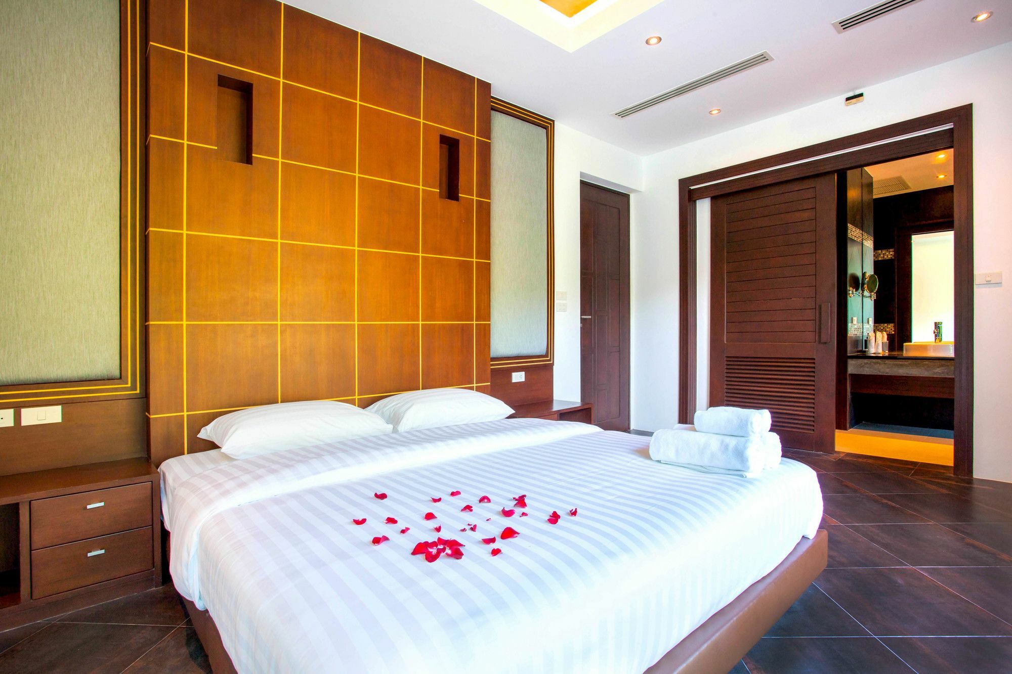 Luxury Pool Villa Kamala Praia de Kamala Exterior foto